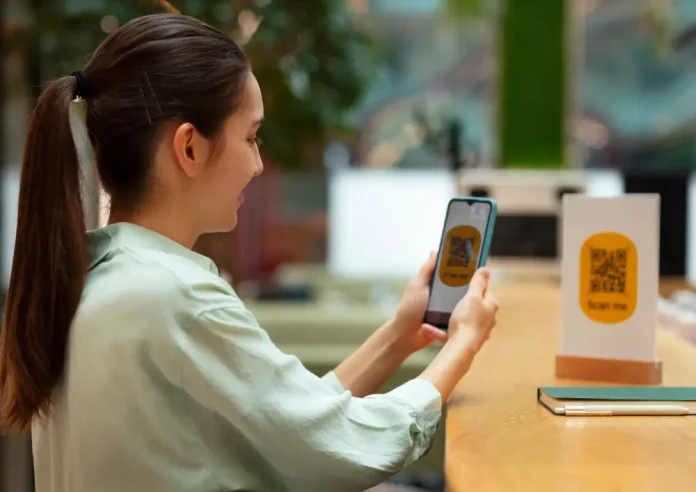 中文：图片来源：Freepik｜QRIS 与印尼数字经济