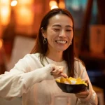 图片来源:Freepik|一种咸蛋零食,将餐厅的配菜变成了全球零食帝国。