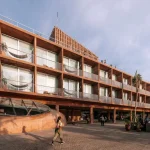 标志性的 Desa Potato Head 外立面位于 Bali,这一酒店与生活方式综合体概念在过去15多年中始终保持着文化相关性与影响力。