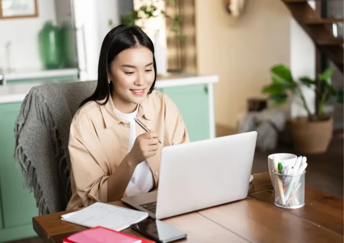 图片来源：Freepik | 印尼现代职业中副业兴起的趋势