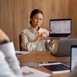 图片来源:Canva|稳健的数据基础与业务深度整合,是成功推动AI应用的关键。