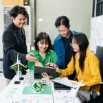 图片来源:Canva | 新加坡循环经济面临的下一个挑战,是如何将充满潜力的创意转化为可规模化发展的解决方案。